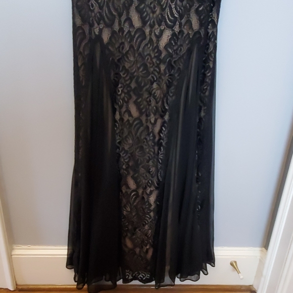 Dress - Picture 2 of 7